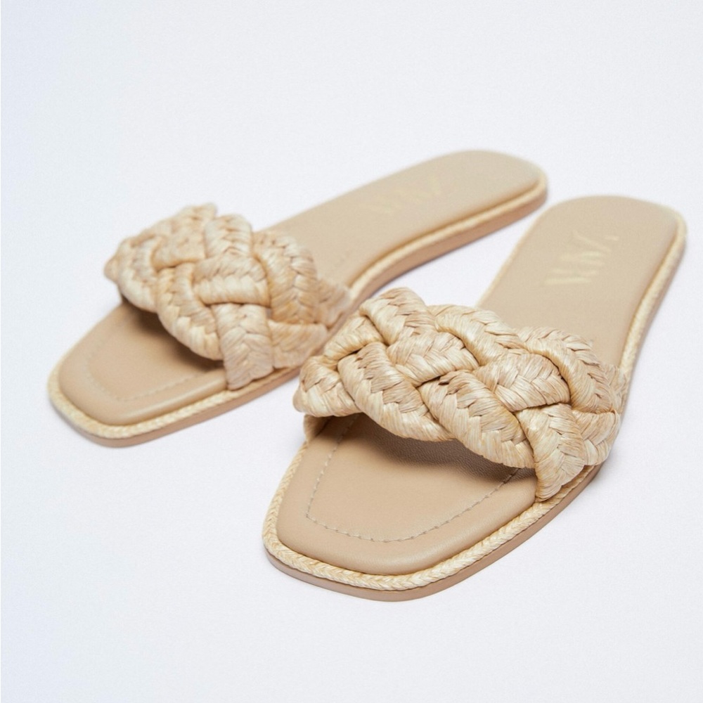 New with Tags: Zara Woven Raffia flat sandals, Size 39